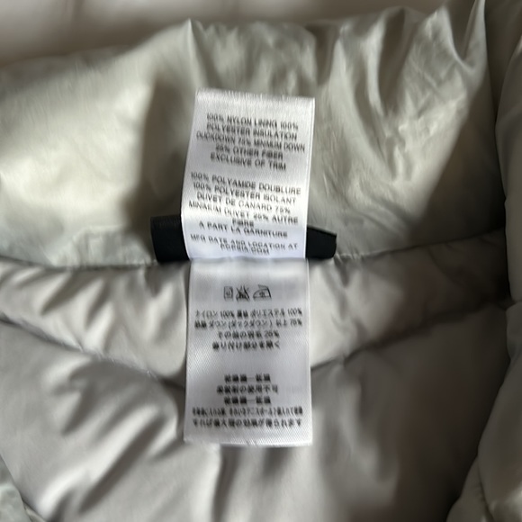 Patagonia woman’s grey down filled vest size XS good used condition - Picture 6 of 8